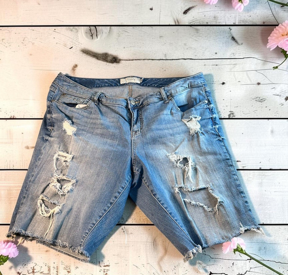 Torrid Distressed Bermuda Jean Shorts Sz 20 Stretch Torn Denim Raw Hem